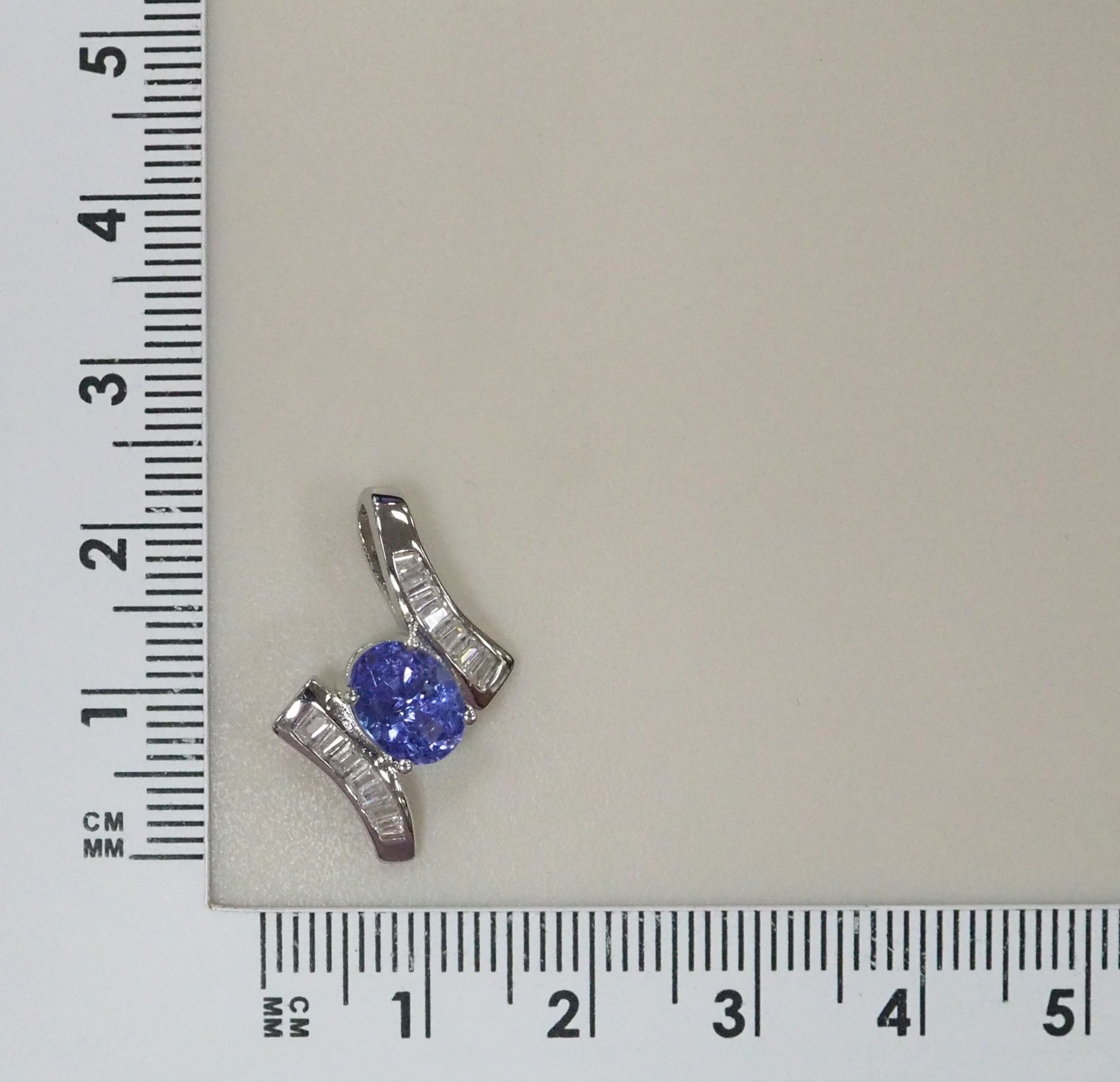 Серебряная подвеска с танзанитом